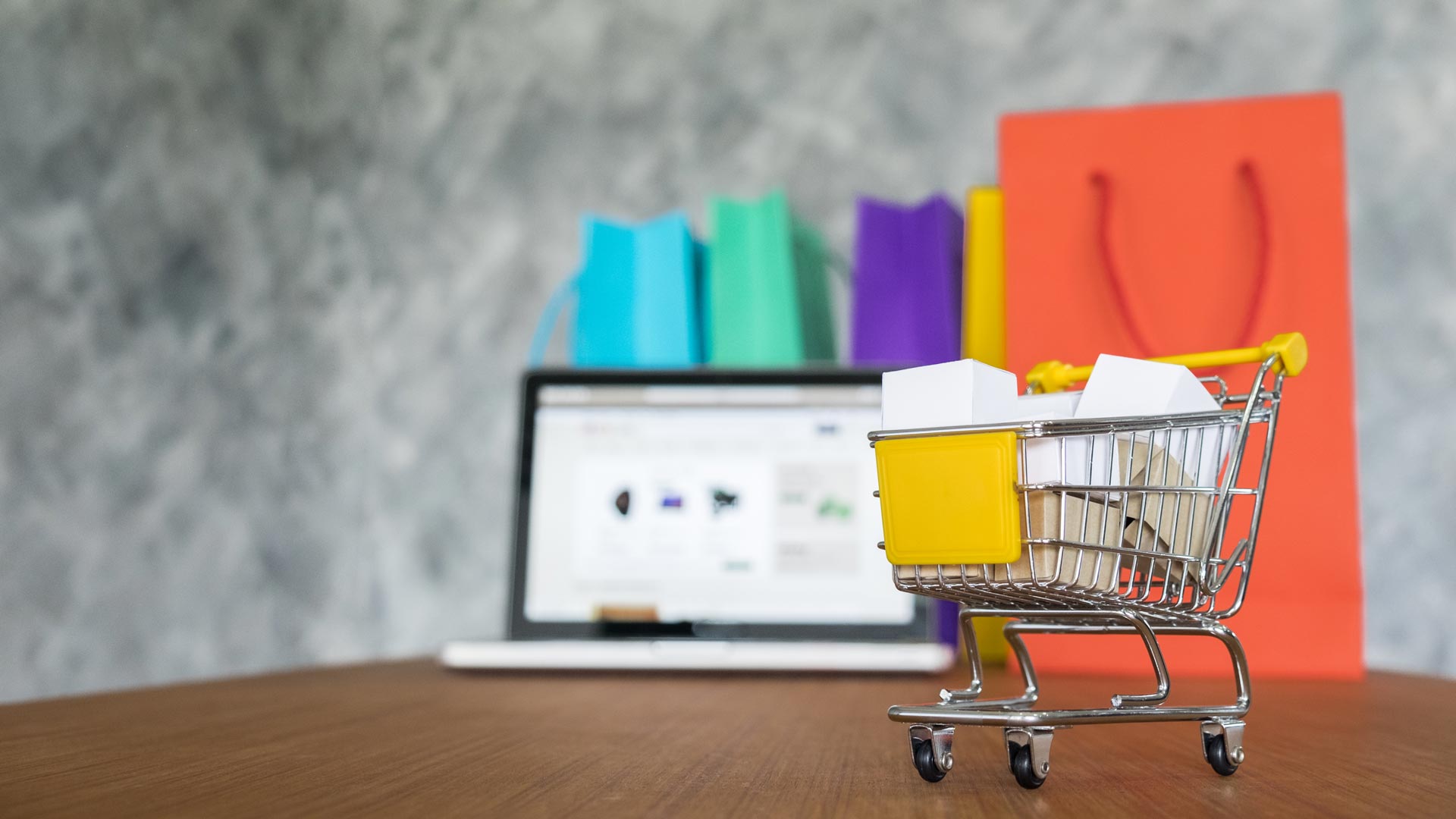 Trading vs. eCommerce – Which is Better? Can You Make Money from Dropshipping?